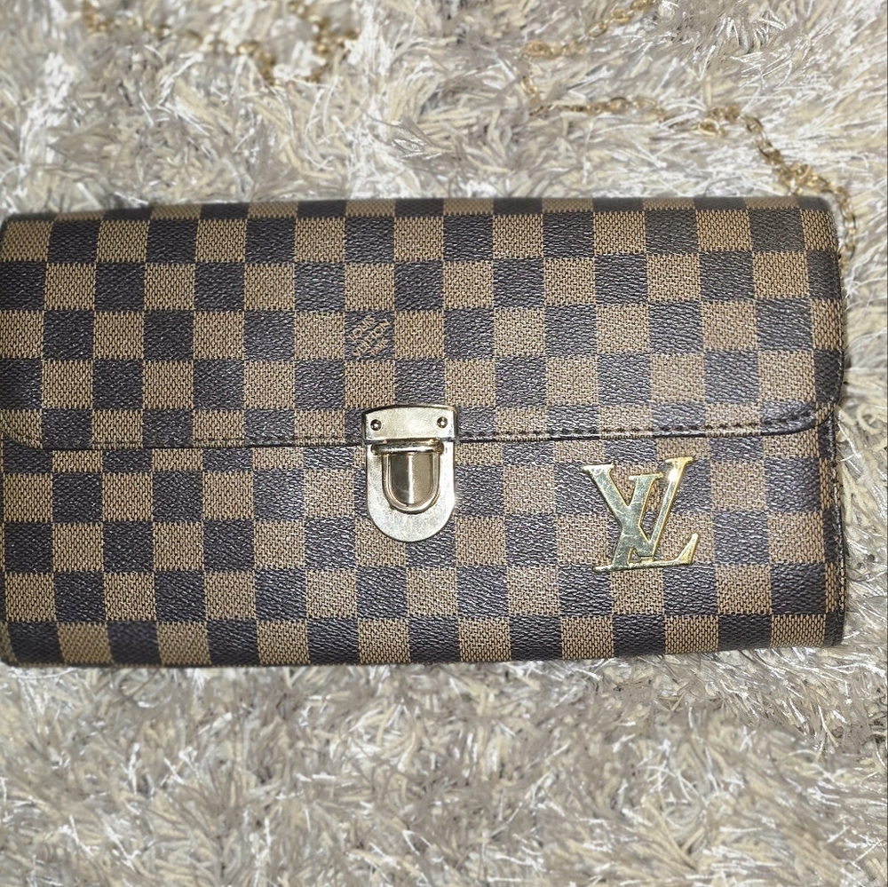 LV Daimer Clutch